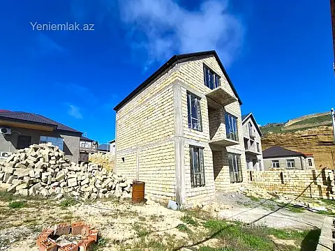 Satılır 6 otaqlı həyət evi 240 m²