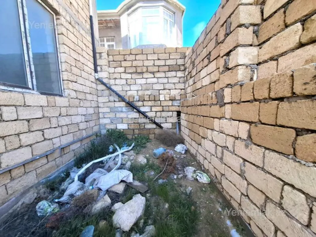 Satılır 6 otaqlı həyət evi 240 m²