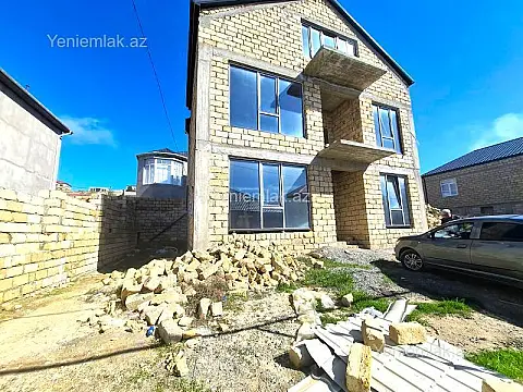 Satılır 6 otaqlı həyət evi 240 m²
