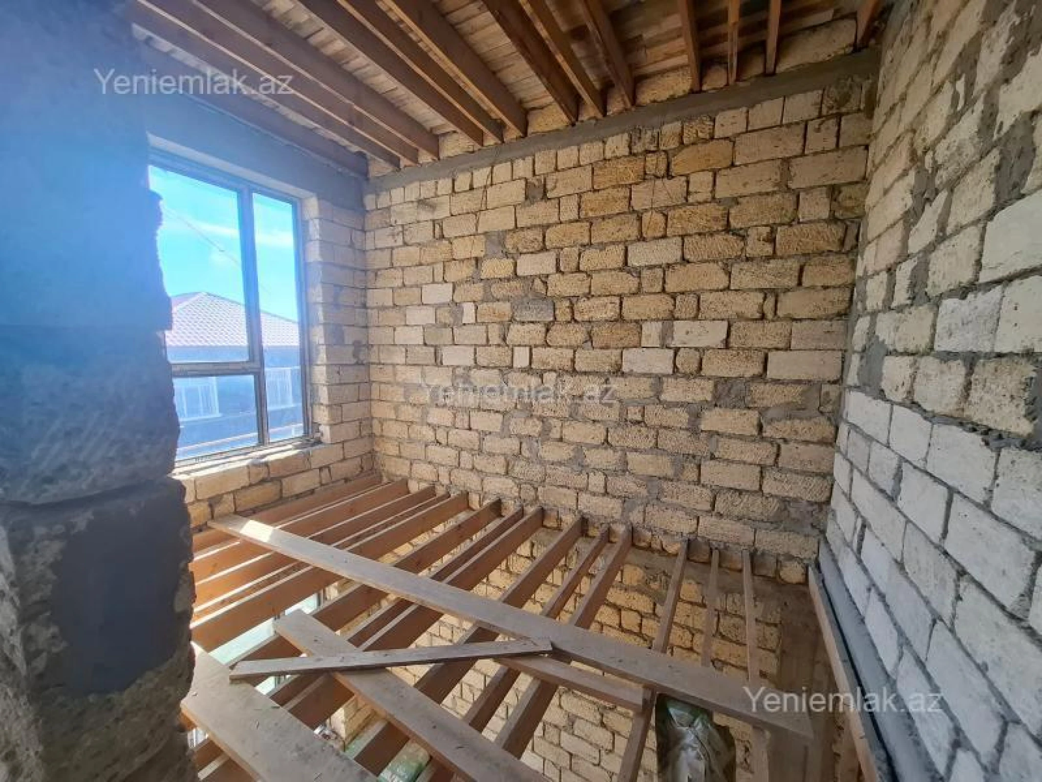 Satılır 6 otaqlı həyət evi 240 m²