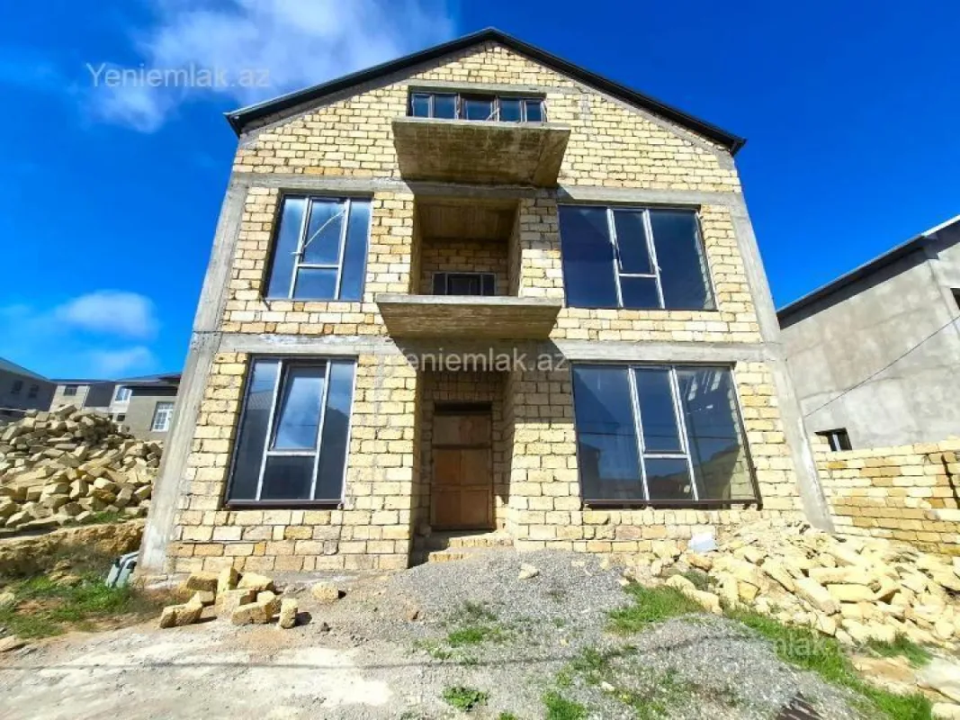 Satılır 6 otaqlı həyət evi 240 m²