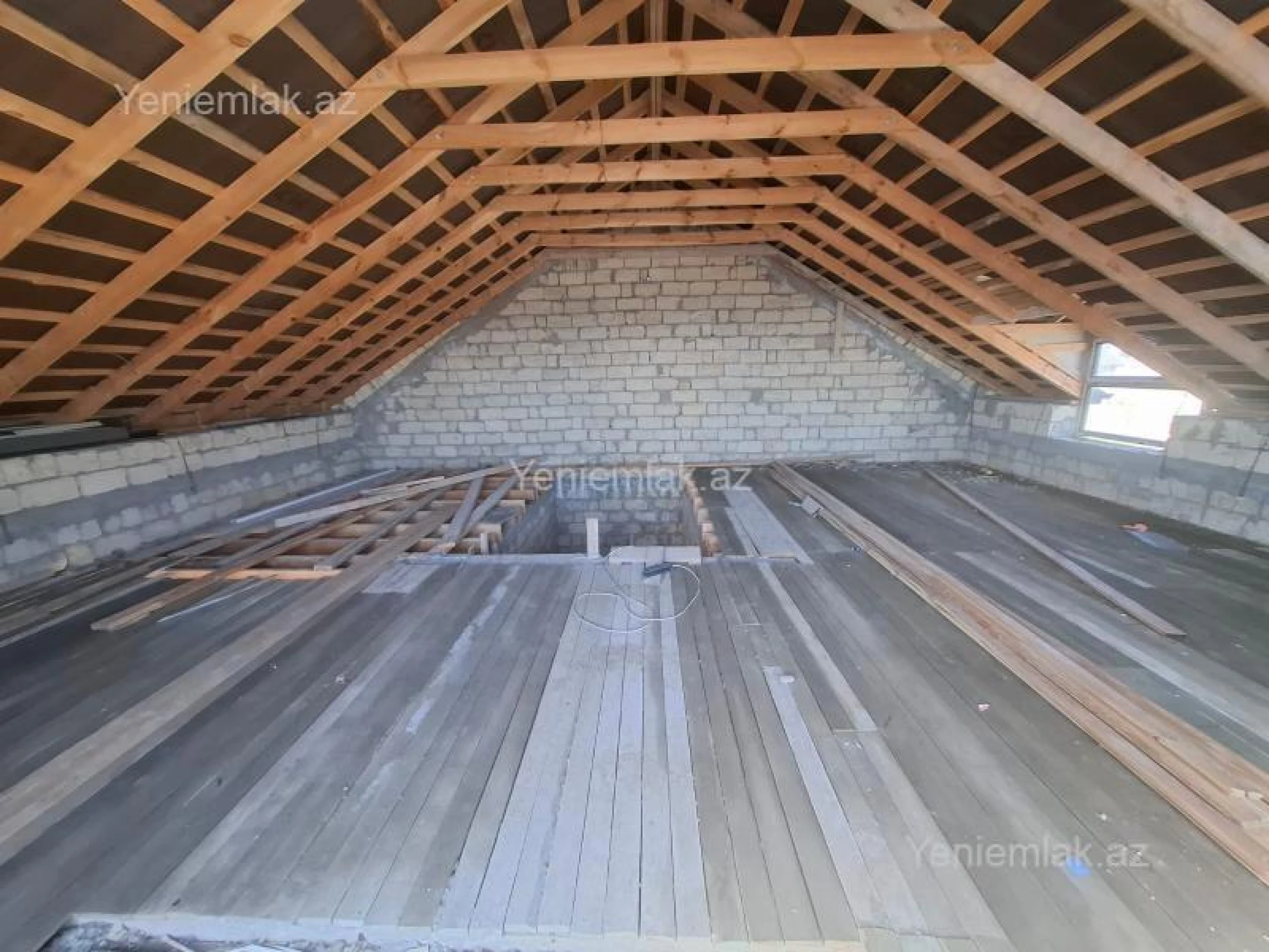 Satılır 6 otaqlı həyət evi 240 m²