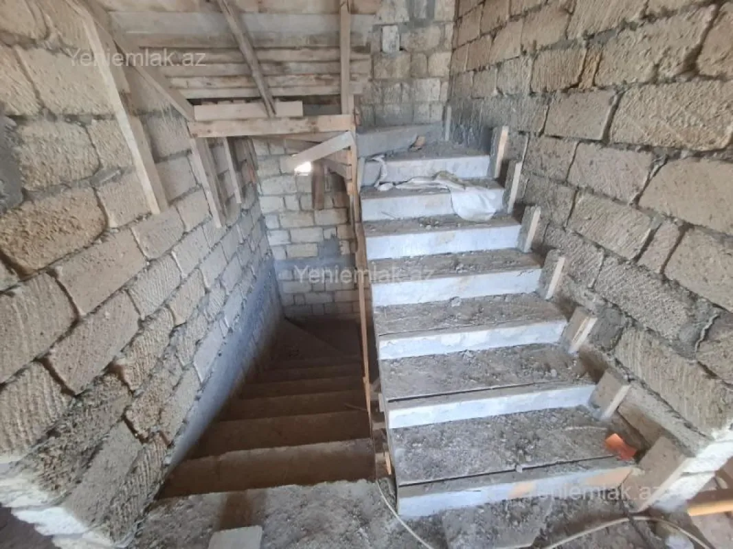 Satılır 6 otaqlı həyət evi 240 m²