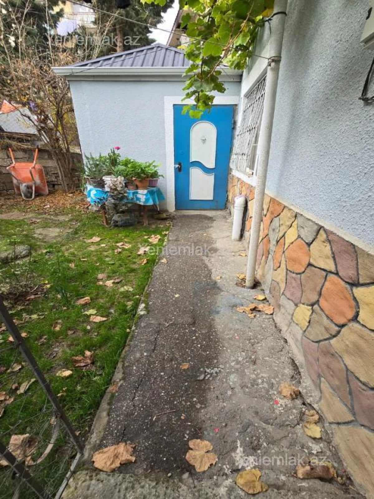 Satılır 10 otaqlı həyət evi 250 m²