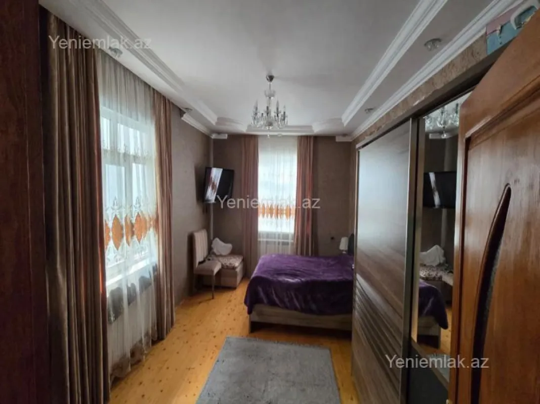 Satılır 10 otaqlı həyət evi 250 m²