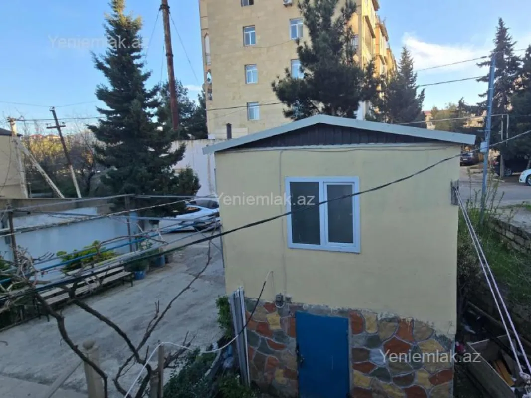 Satılır 10 otaqlı həyət evi 250 m²