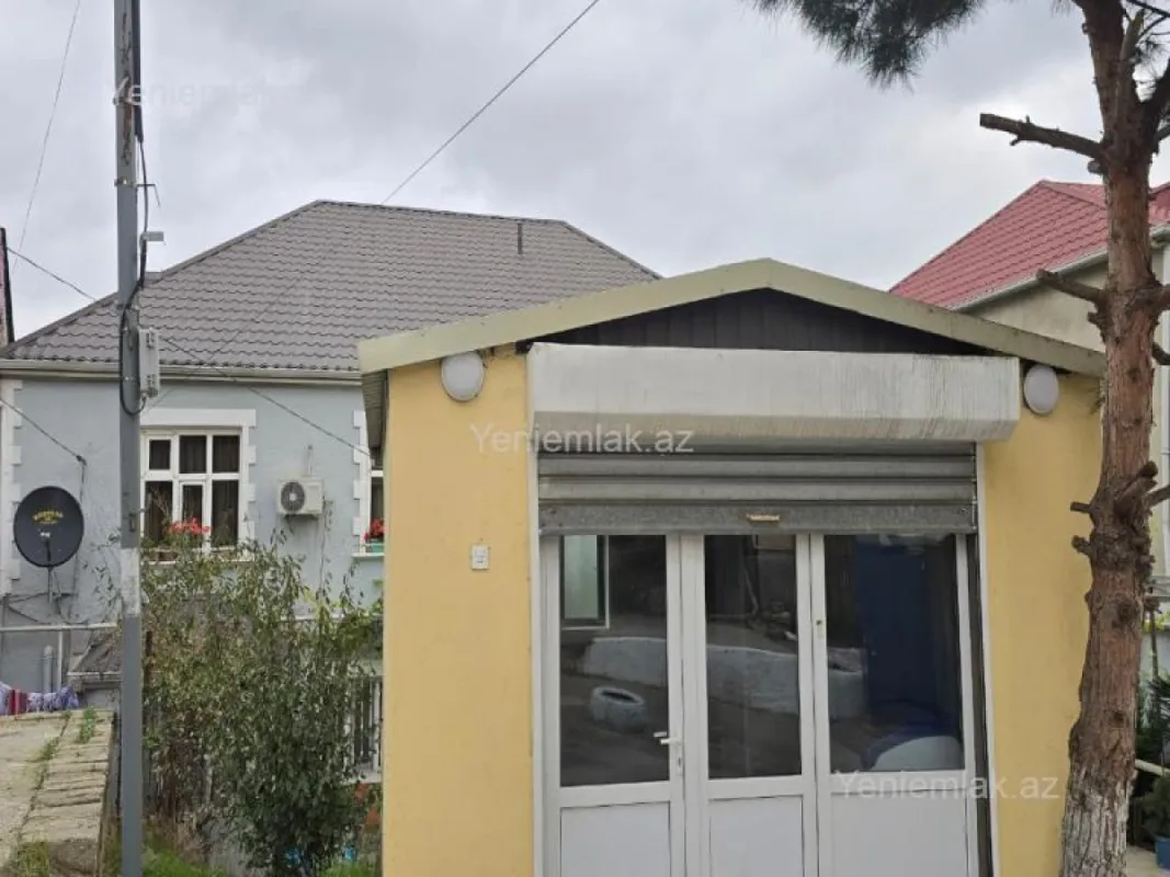 Satılır 10 otaqlı həyət evi 250 m²