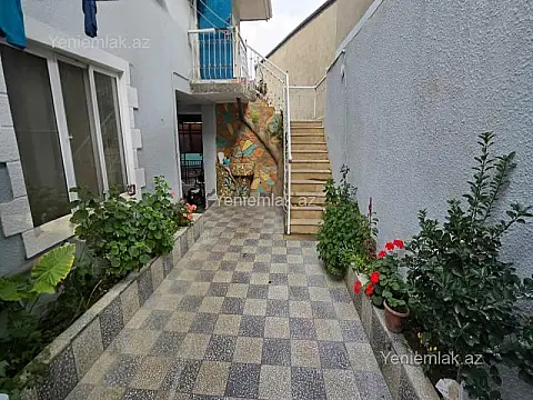 Satılır 10 otaqlı həyət evi 250 m²