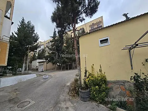 Satılır 10 otaqlı həyət evi 250 m²
