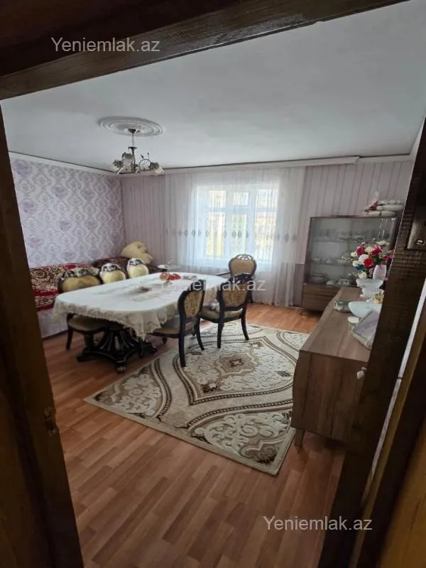 Satılır 10 otaqlı həyət evi 250 m²