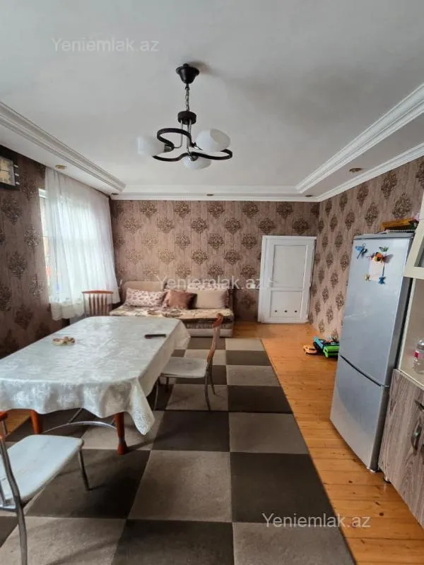 Satılır 10 otaqlı həyət evi 250 m²