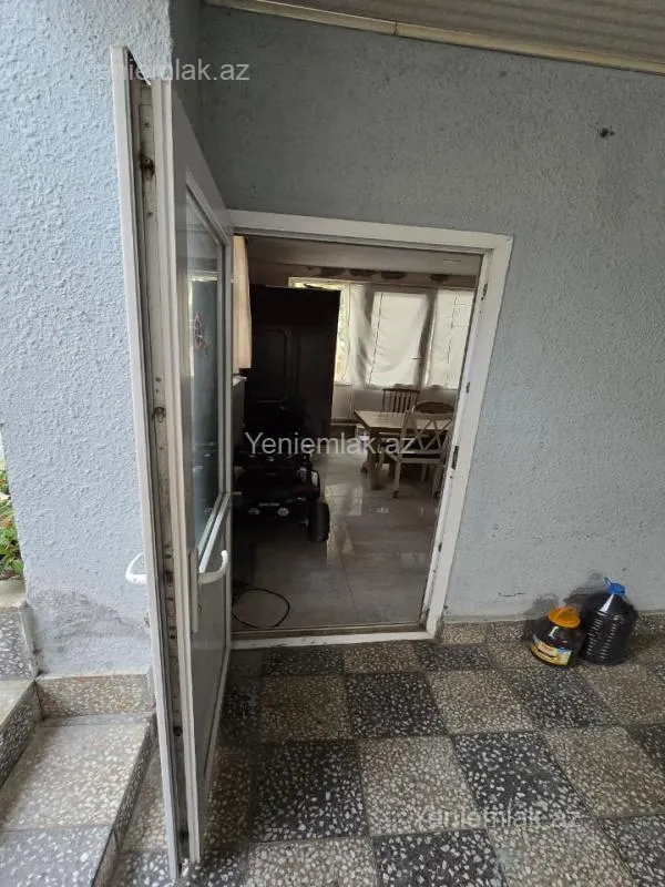 Satılır 10 otaqlı həyət evi 250 m²