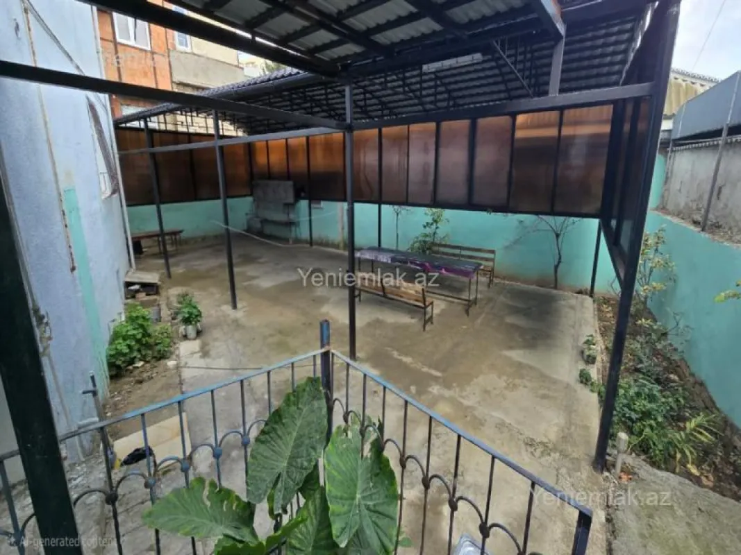 Satılır 10 otaqlı həyət evi 250 m²