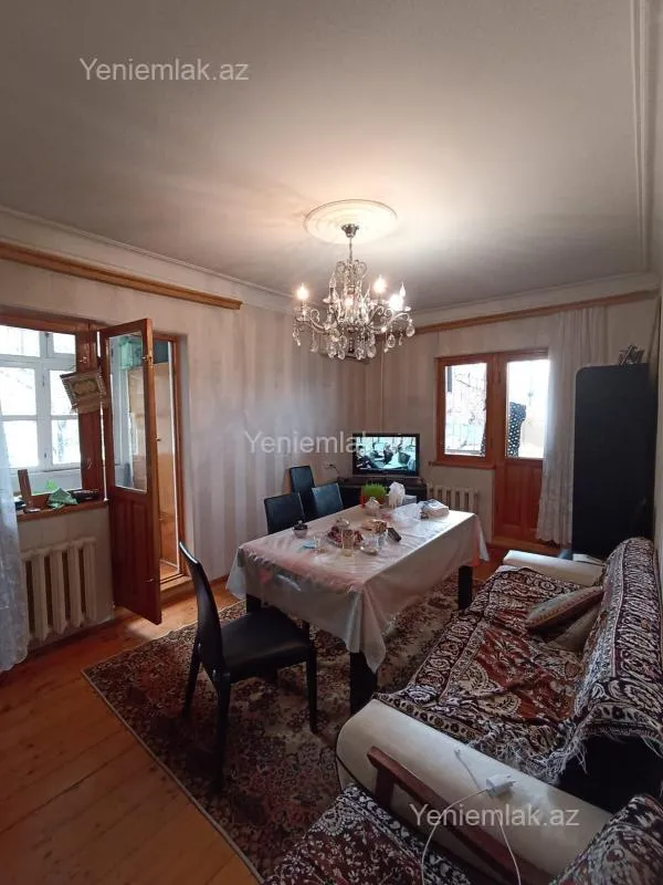 Satılır 3 otaqlı köhnə tikili 80 m²
