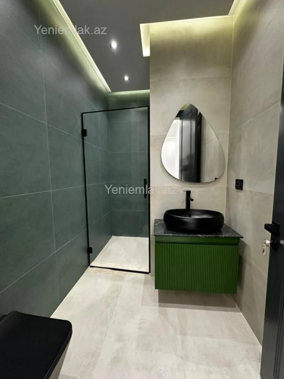 Satılır 5 otaqlı həyət evi 250 m²