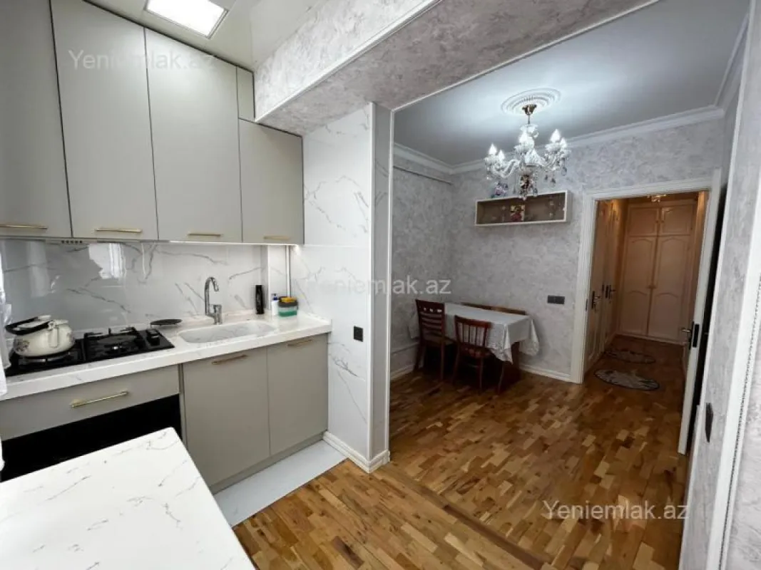 Satılır 3 otaqlı köhnə tikili 75 m²
