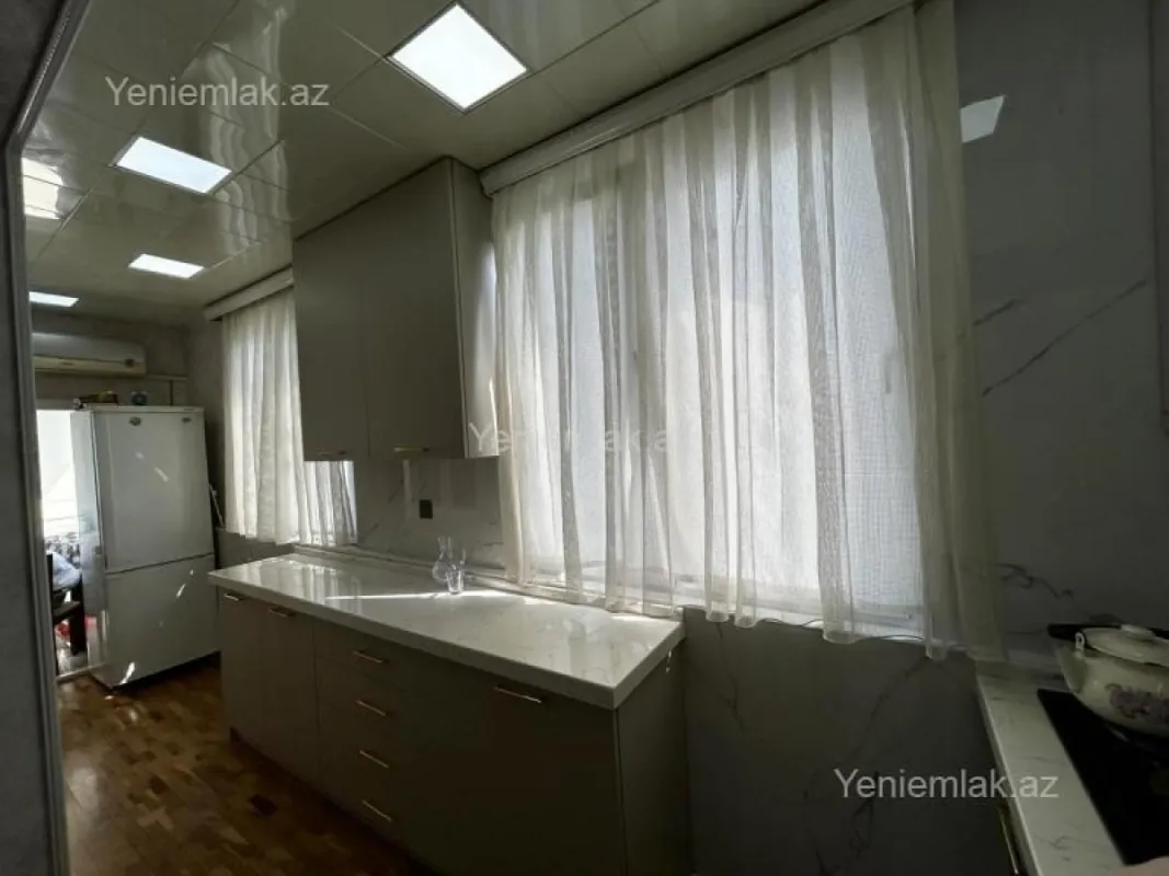Satılır 3 otaqlı köhnə tikili 75 m²