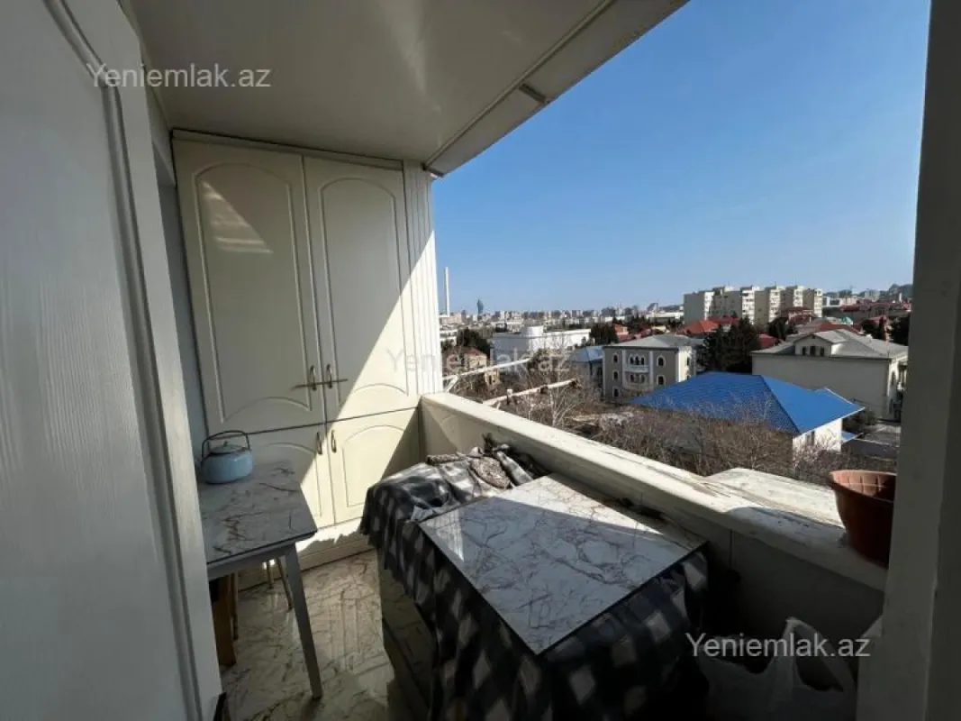 Satılır 3 otaqlı köhnə tikili 75 m²