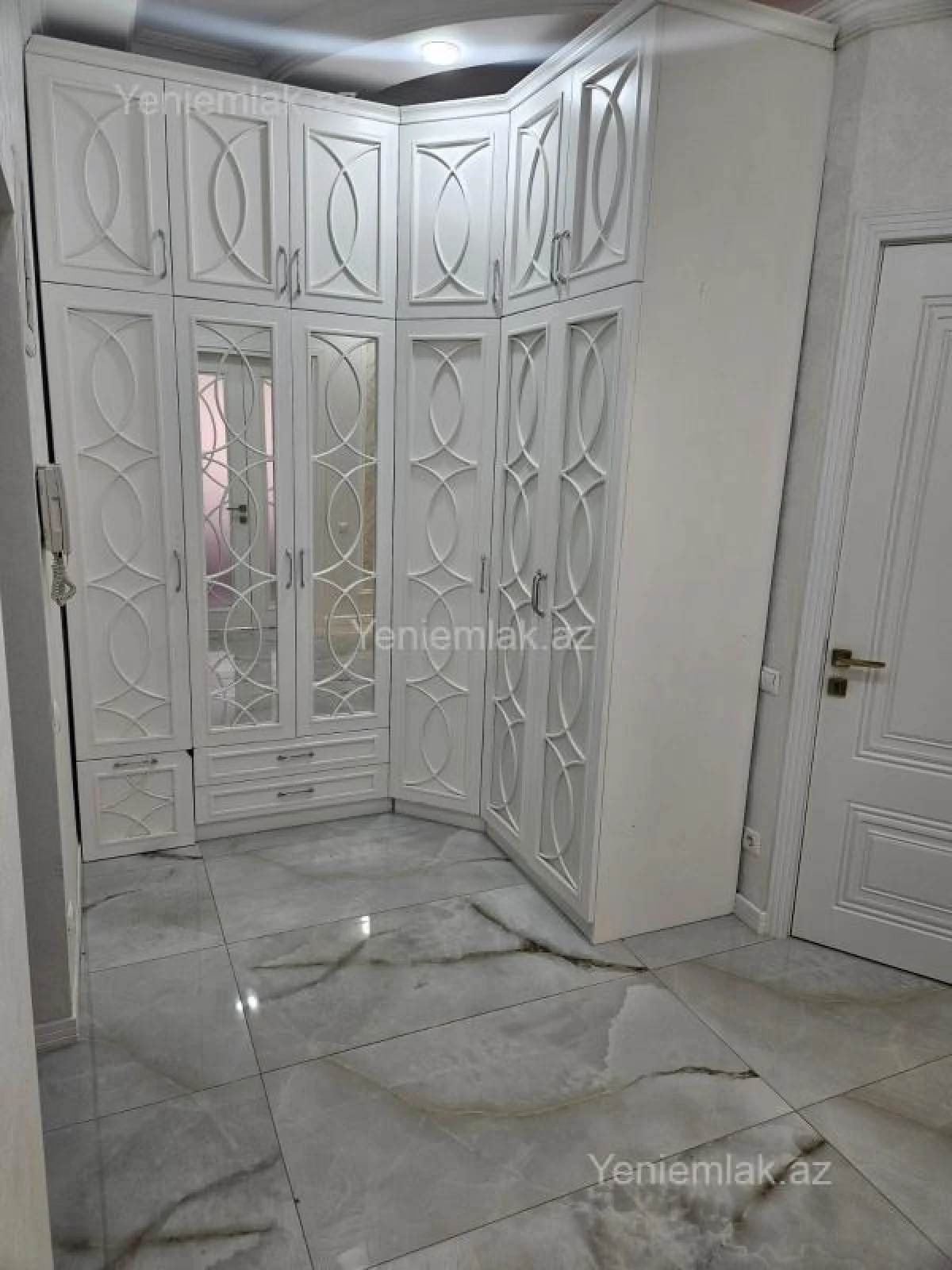 Satılır 3 otaqlı yeni tikili 135 m²