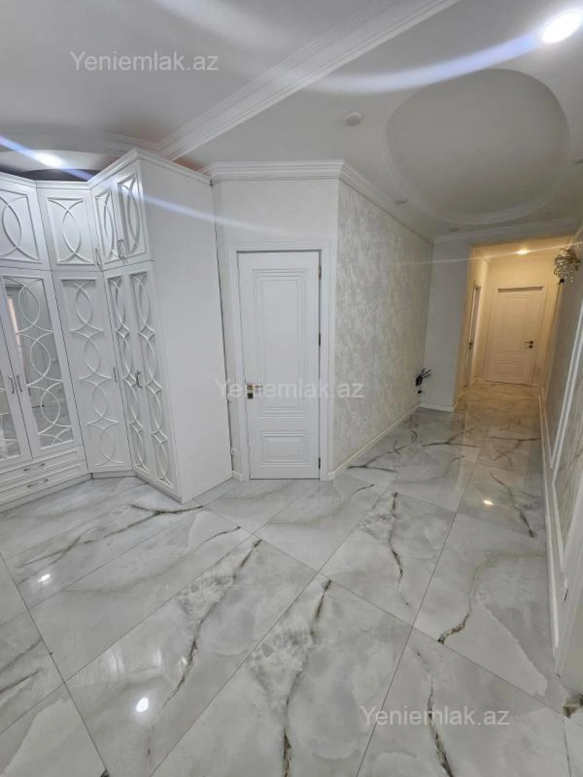 Satılır 3 otaqlı yeni tikili 135 m²