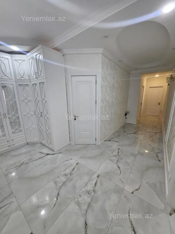 Satılır 3 otaqlı yeni tikili 135 m²