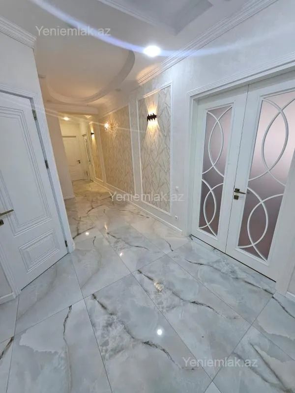 Satılır 3 otaqlı yeni tikili 135 m²