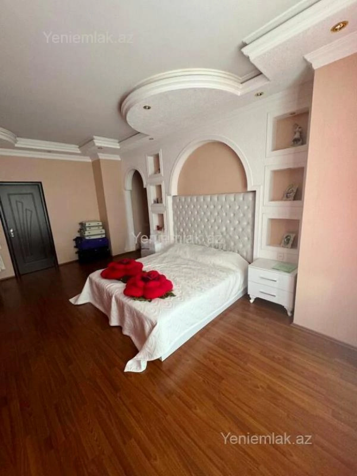 Satılır 4 otaqlı yeni tikili 200 m²