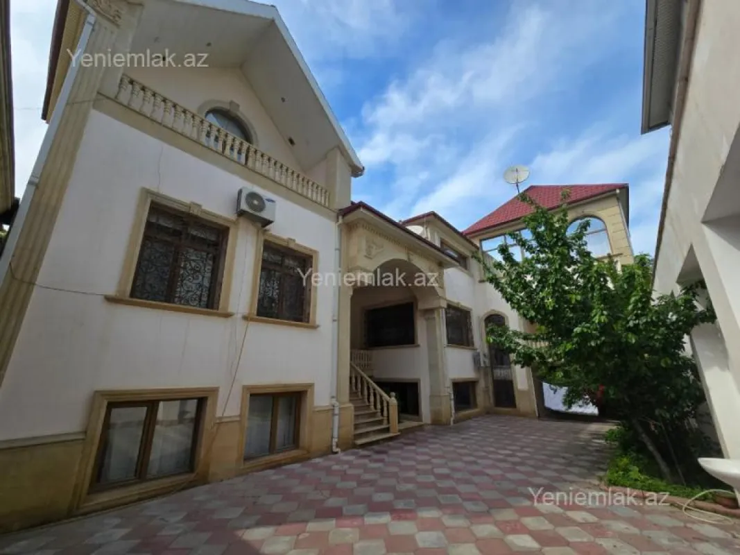 Satılır 11 otaqlı həyət evi 950 m²