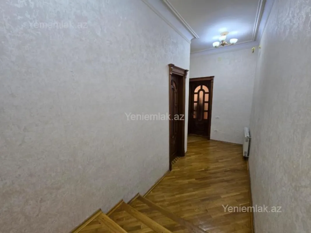 Satılır 11 otaqlı həyət evi 950 m²