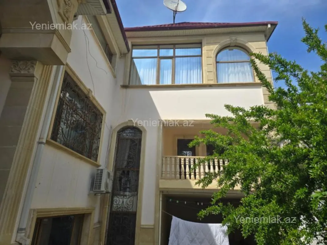Satılır 11 otaqlı həyət evi 950 m²