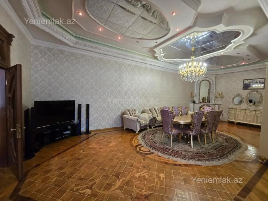 Satılır 11 otaqlı həyət evi 950 m²