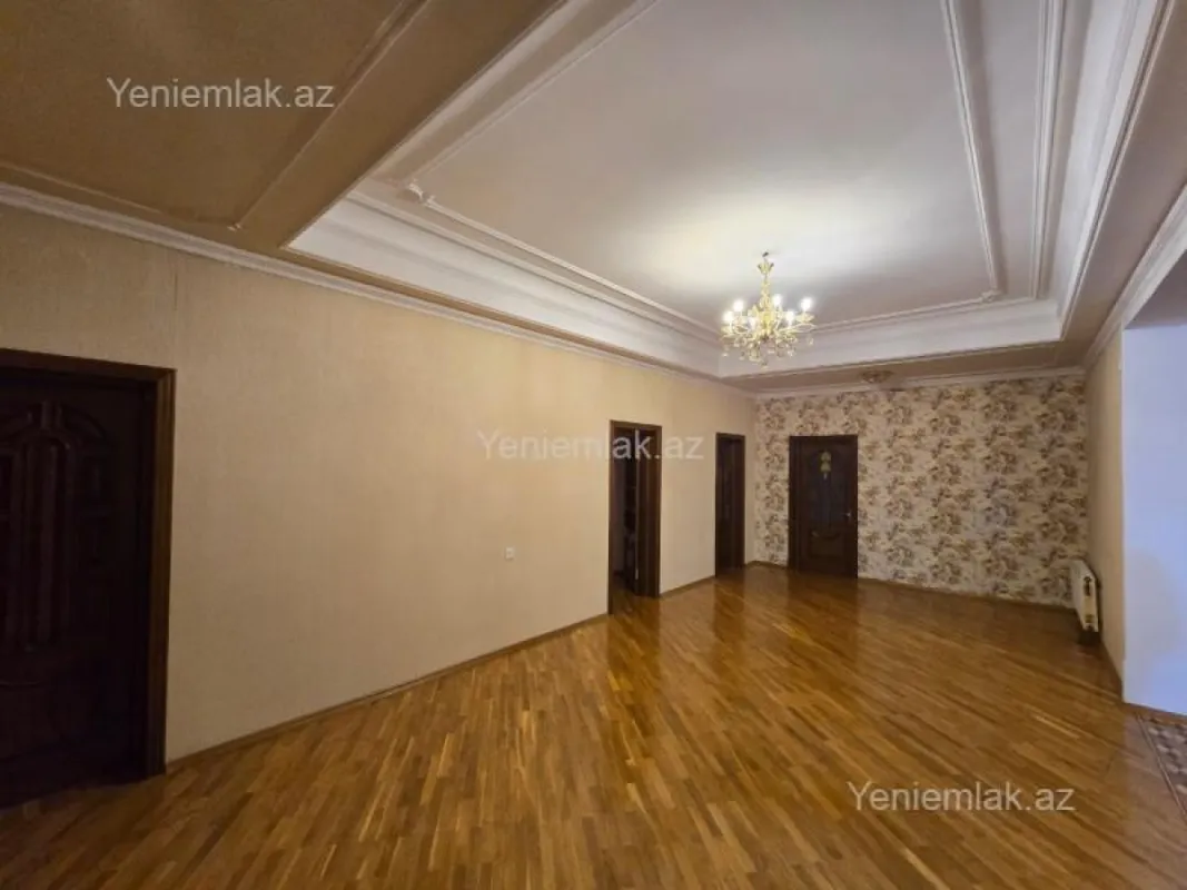 Satılır 11 otaqlı həyət evi 950 m²