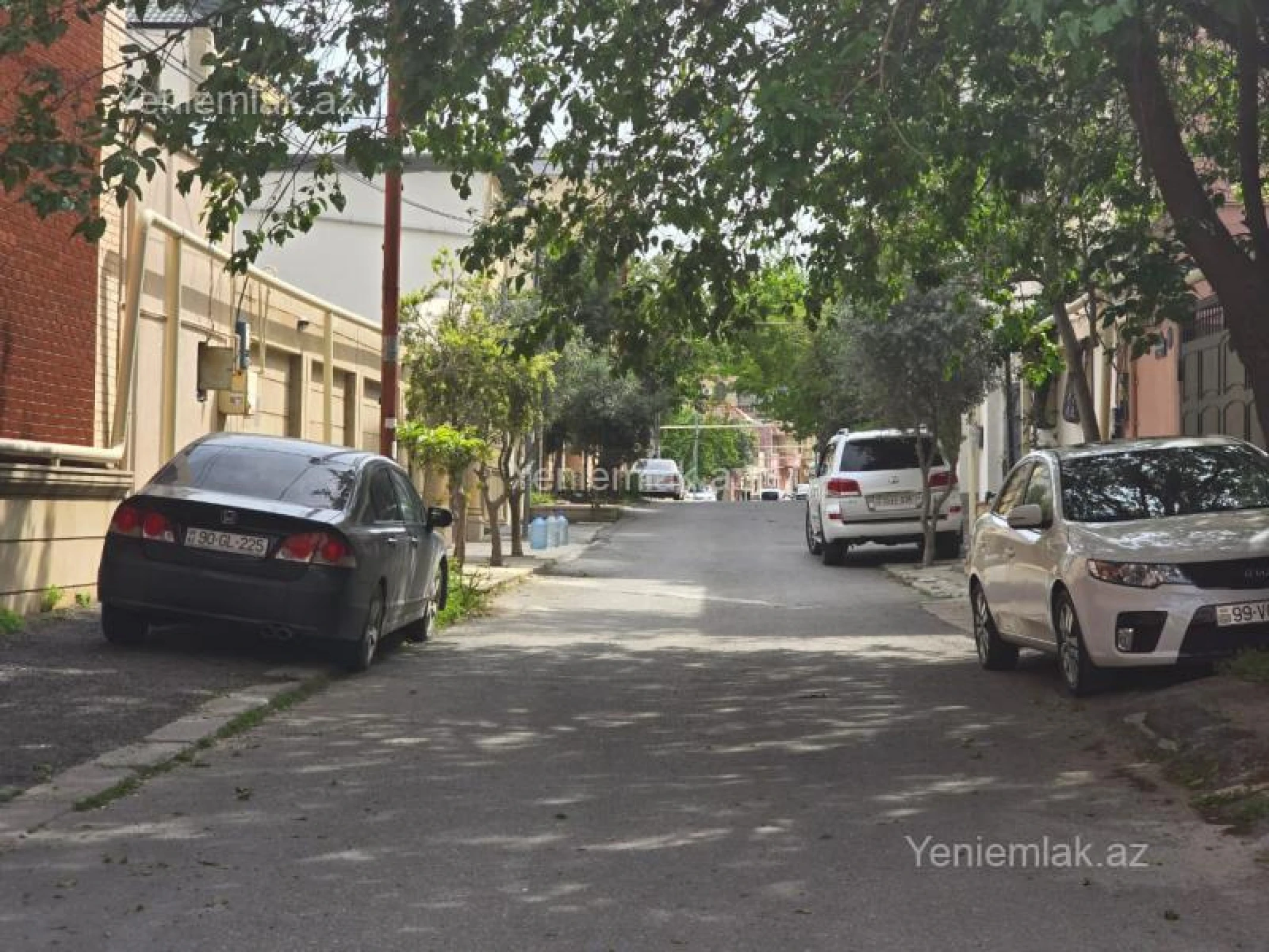 Satılır 11 otaqlı həyət evi 950 m²