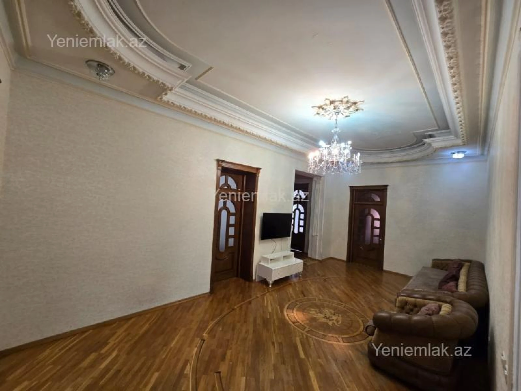 Satılır 11 otaqlı həyət evi 950 m²