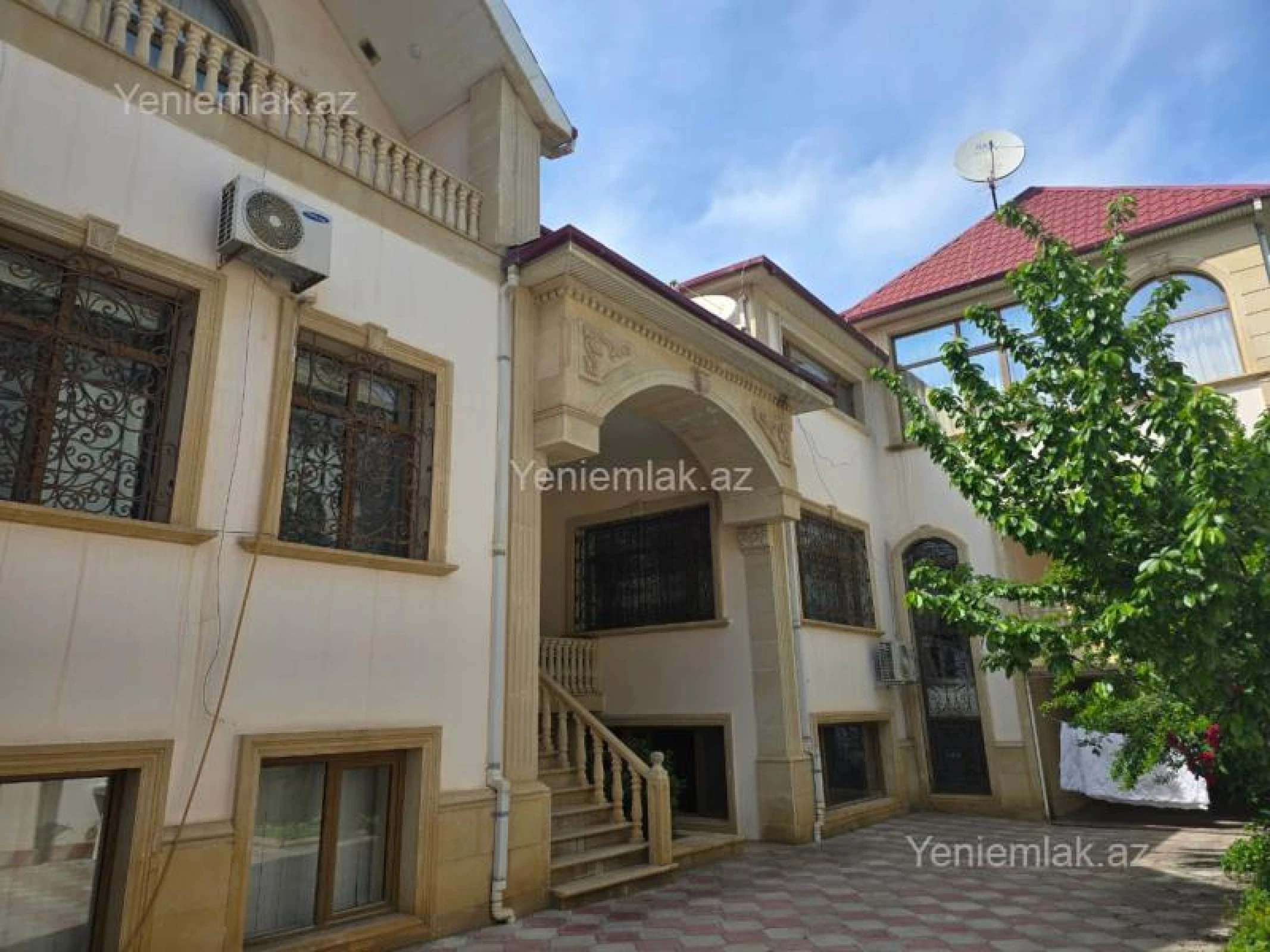 Satılır 11 otaqlı həyət evi 950 m²