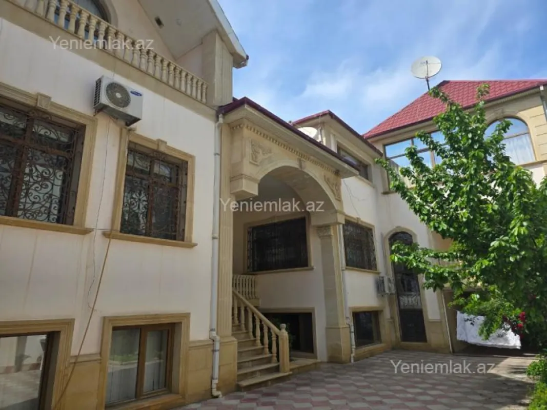 Satılır 11 otaqlı həyət evi 950 m²