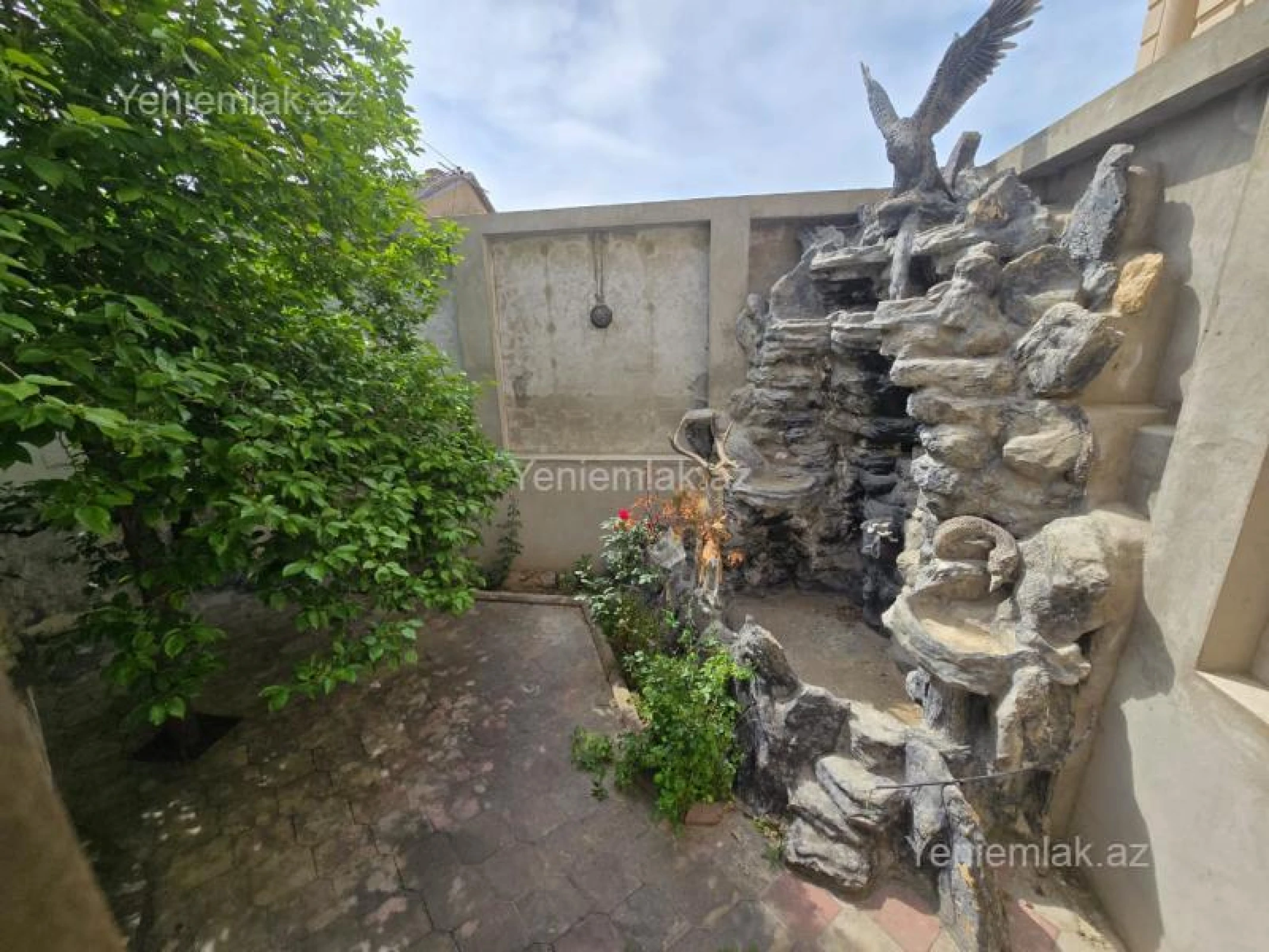 Satılır 11 otaqlı həyət evi 950 m²