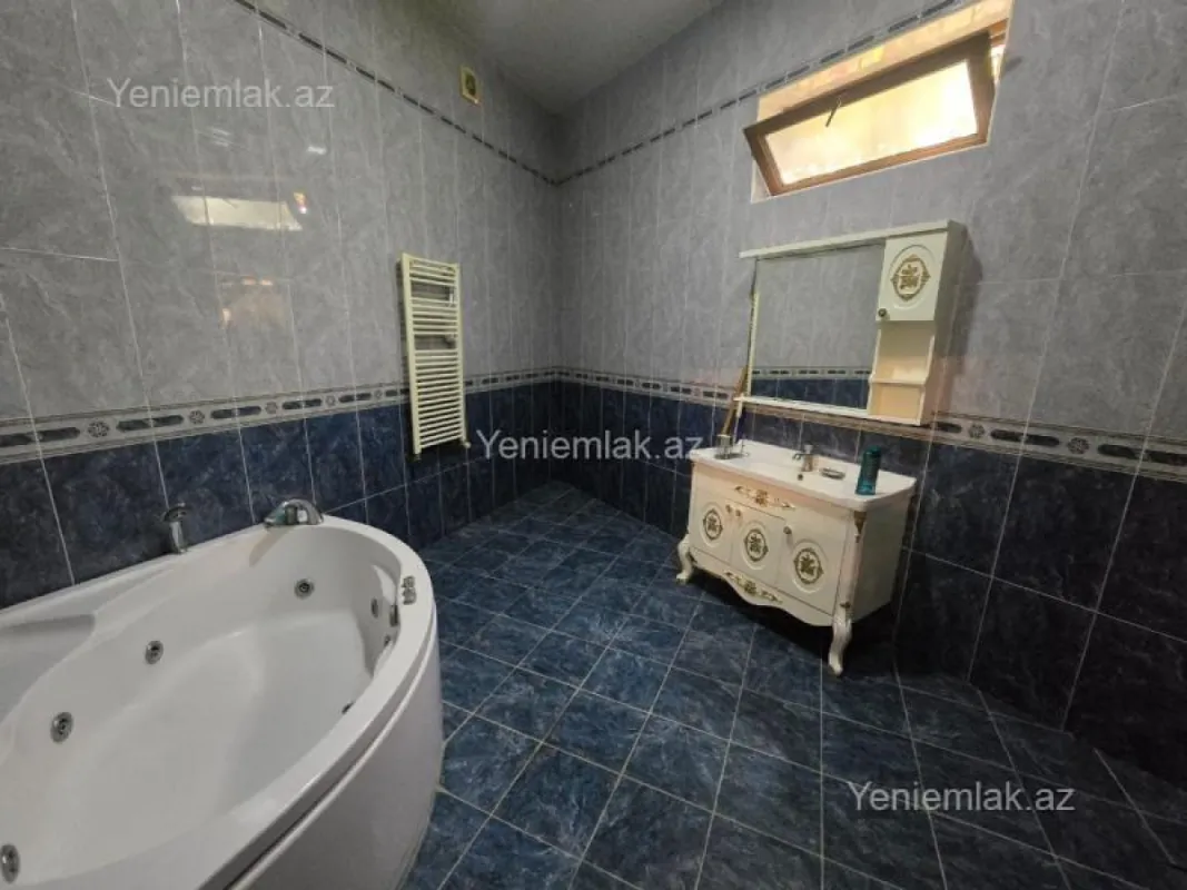 Satılır 11 otaqlı həyət evi 950 m²