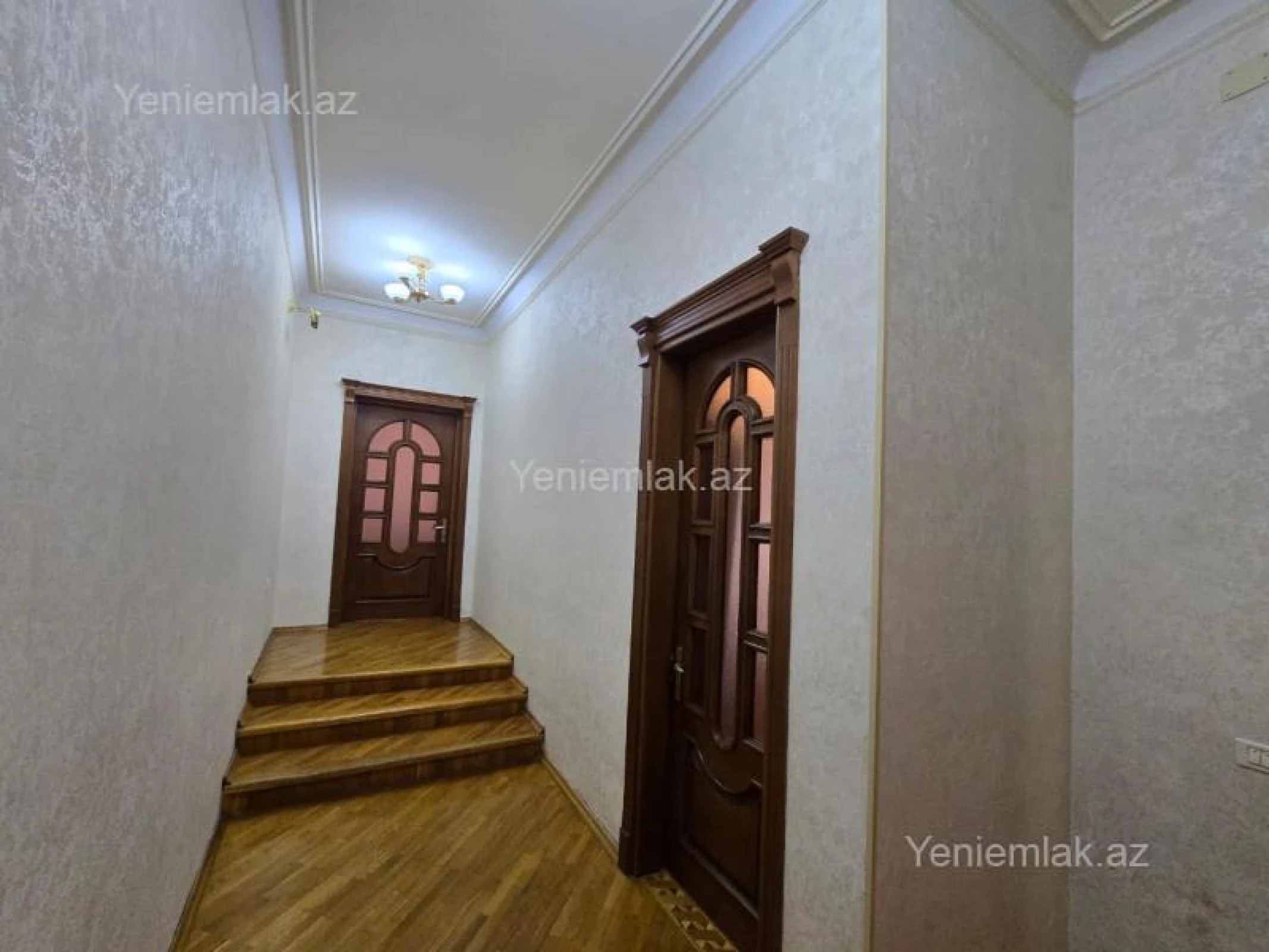 Satılır 11 otaqlı həyət evi 950 m²