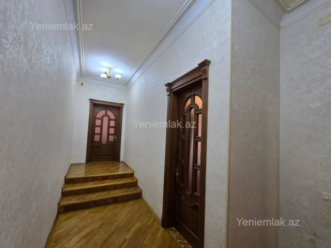 Satılır 11 otaqlı həyət evi 950 m²