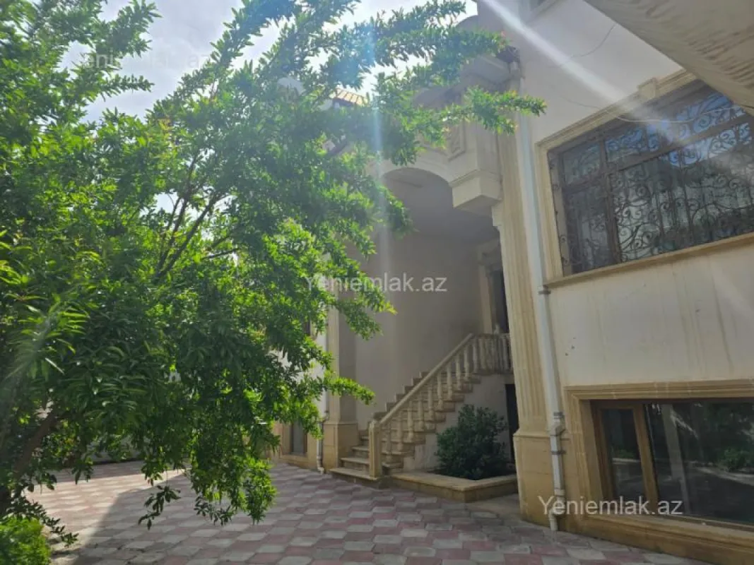 Satılır 11 otaqlı həyət evi 950 m²