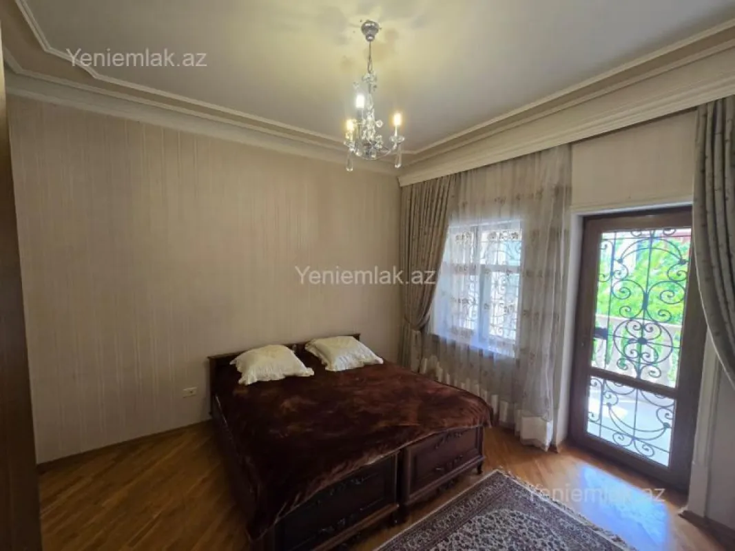 Satılır 11 otaqlı həyət evi 950 m²