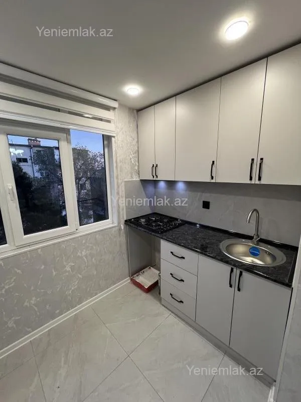 Satılır 2 otaqlı köhnə tikili 40 m²