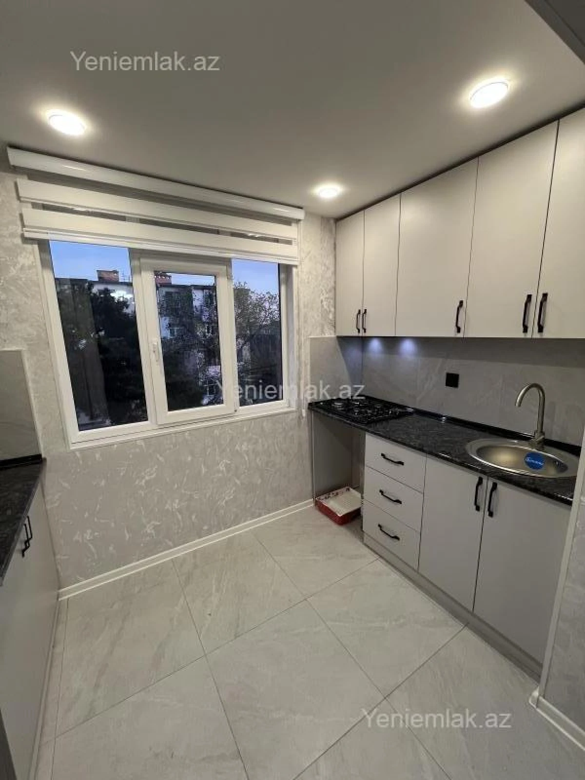 Satılır 2 otaqlı köhnə tikili 40 m²