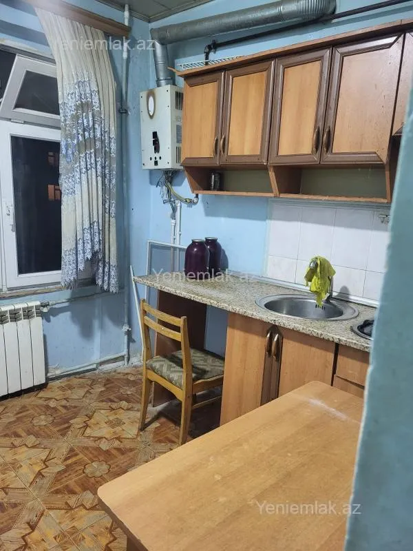 Satılır 1 otaqlı köhnə tikili 35 m²