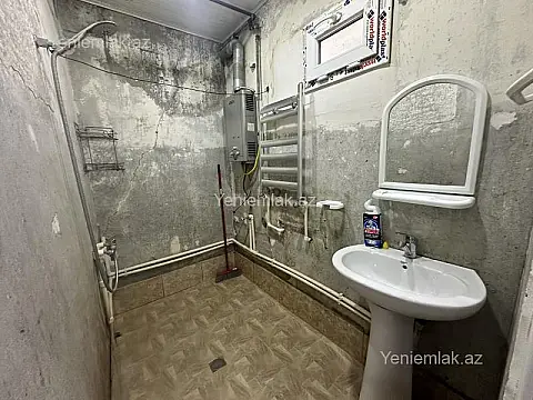 Satılır 2 otaqlı köhnə tikili 60 m²