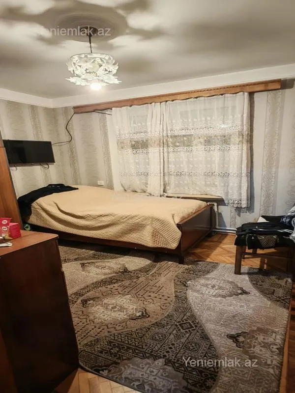 Satılır 2 otaqlı köhnə tikili 60 m²