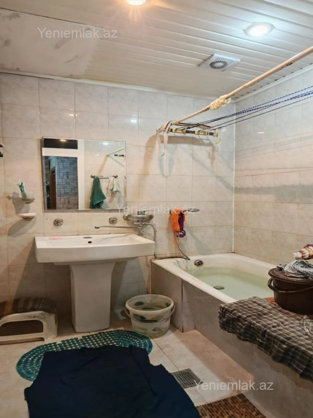 Satılır 2 otaqlı köhnə tikili 60 m²