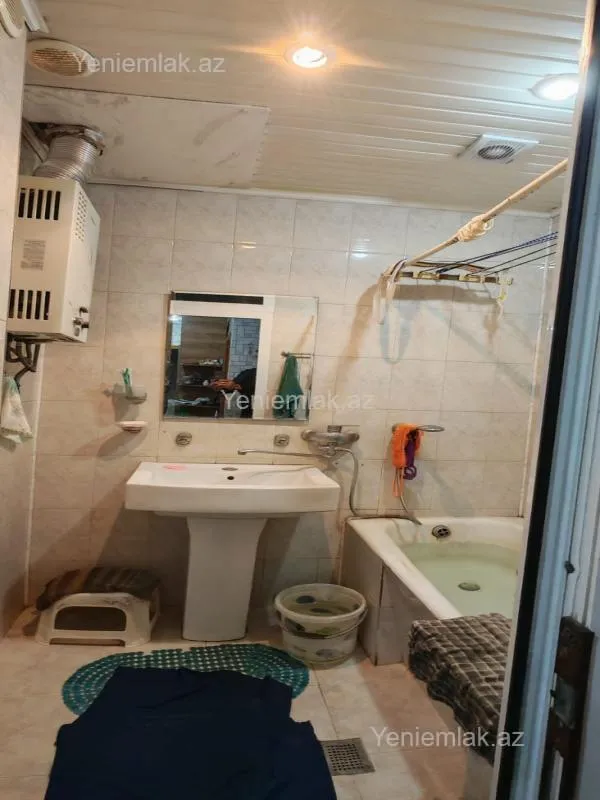 Satılır 2 otaqlı köhnə tikili 60 m²