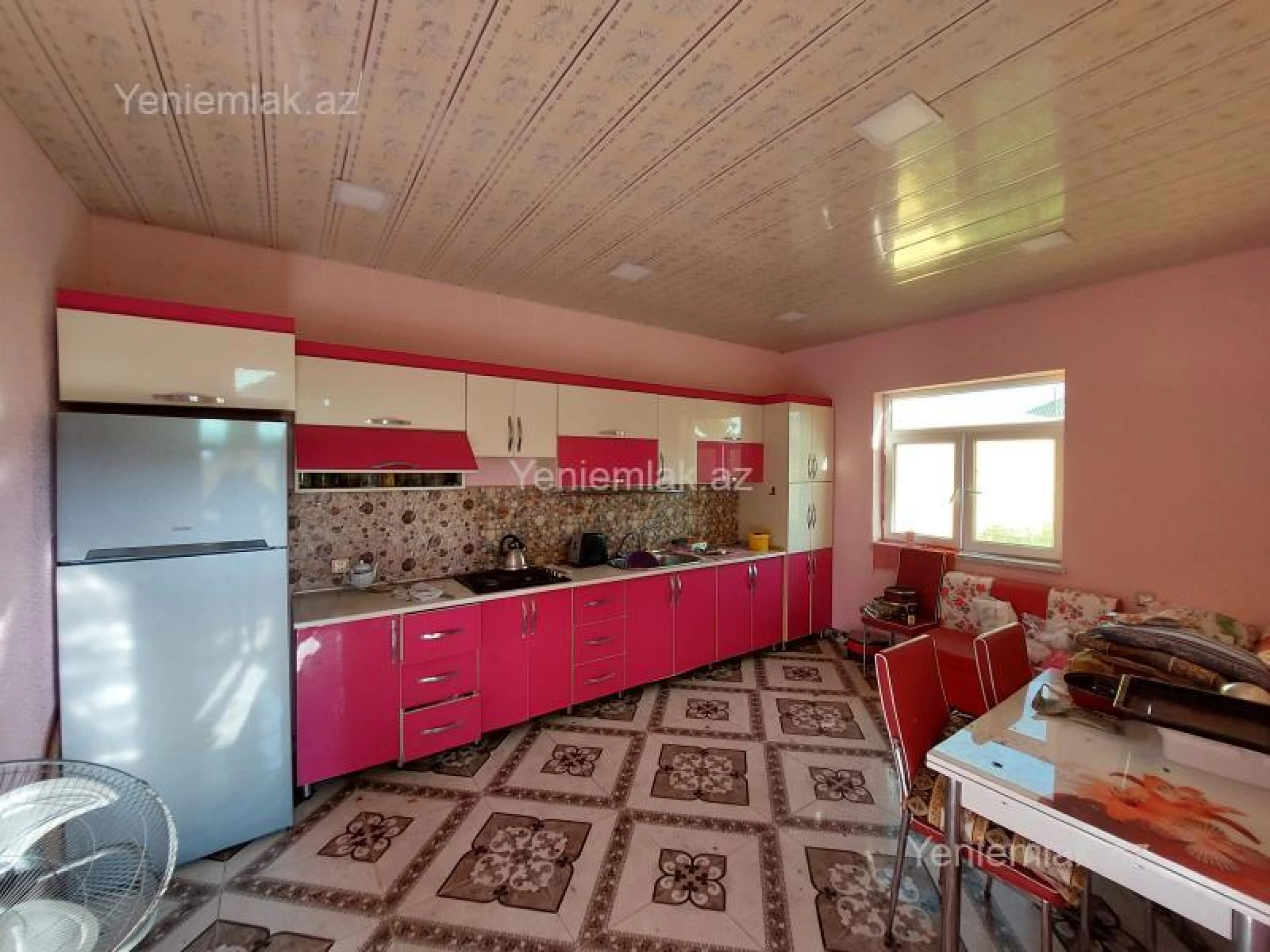 Satılır 6 otaqlı həyət evi 276 m²